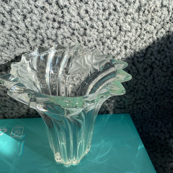 Other - Elegant Clear Glass Vase